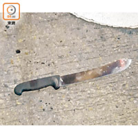 涉案牛肉刀<br>其中一把牛肉刀被棄於長沙灣道的巴士站。