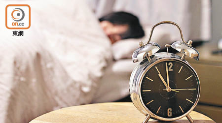 研究指每日睡眠六至八小時最健康。（資料圖片）