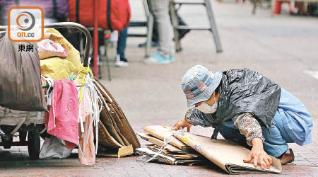 市民對政府九大施政表現評分下跌，包括涉及扶貧的改善社會福利工作。