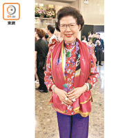 香港西區婦女福利會永遠名譽會長張范元芳十分支持中樂，自己都經常同一班上海好友唱大戲。