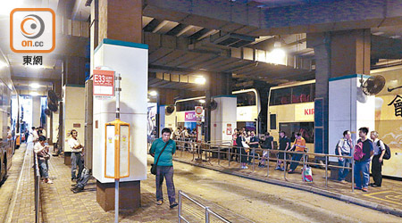 屯門<br>屯門市中心巴士總站有乘客候車近兩小時始知枉等。