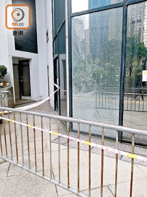 「山竹」導致區域法院外牆爆玻璃。
