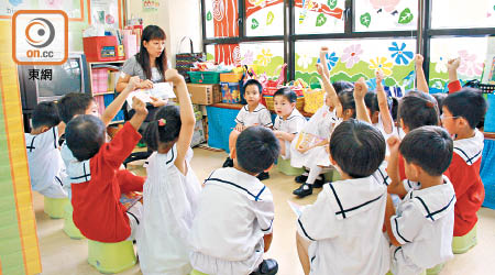 學界希望當局提高資助全日制幼稚園，減輕家長負擔。