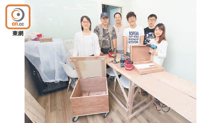 「木工奇遇記」透過傳授學員木工技巧，升級再用舊木卡板。