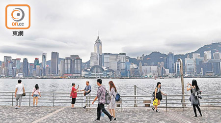 香港死症纏身，令市民生活在水深火熱，觸發港人移民，自求多福。