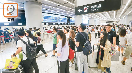 高鐵香港段昨迎來開通後首個「十一假期」，然而載客量卻仍未達預期。