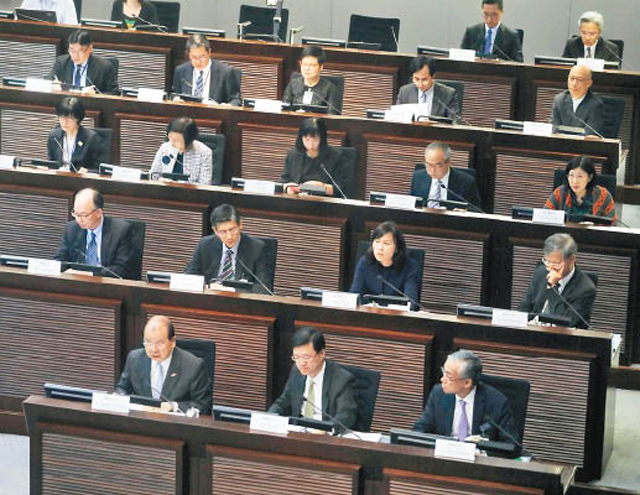 官員塞責議員圍插 山竹天災政府人禍