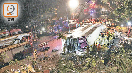大埔公路九巴翻車意外造成十九名乘客身亡。