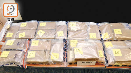 警方檢獲總值逾三千六百萬元的可卡因毒品。（曾志恆攝）