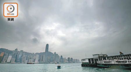 香港全球競爭力排名跌至第七位，在創新能力及勞工市場效率方面稍遜。（胡家豪攝）