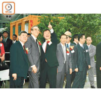 郭炳湘（左三）早年出席四季酒店上蓋動土儀式。