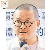 立法會議員邵家臻建議政府參考新加坡做法。