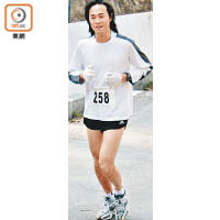 吳先生是長跑愛好者，曾在比賽中休克暈倒。（受訪者提供）