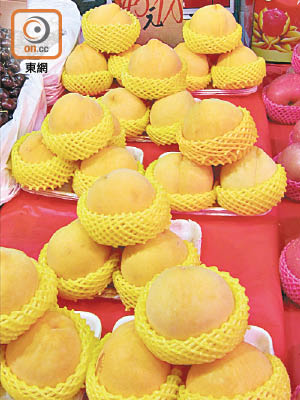 日本黃金桃有濃厚甜味且口感極佳，深受港人喜愛。