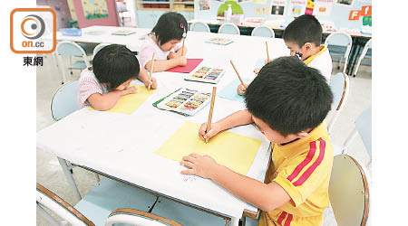 機構認為，三至六歲是學習語言的黃金年齡，幼稚園學生適合打好語文基礎。