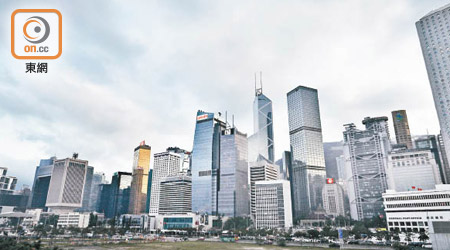 香港人才競爭力在世界排名大跌六位到第十八位，亞洲第一的地位更被新加坡取代。（黃仲民攝）