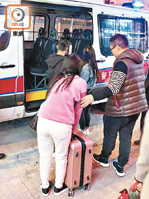 九龍城<br>五名雙程證女子被帶返警署。