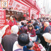 工展會由昨日起至明年一月七日在維園舉行，共設八百八十多個攤位。