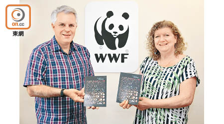 Geoff Brighty（左）及Jo Ruxton（右）早前來港兩周，為WWF制訂明年塑膠議題方向。（吳艶玲攝）