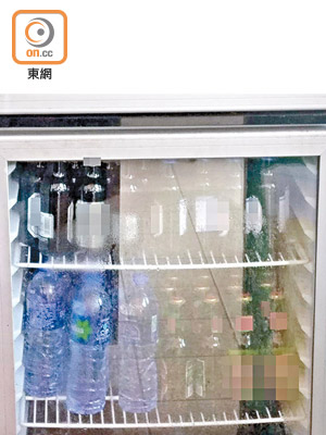 赤柱正灘<br>快餐亭雪櫃內有多款酒類飲品。