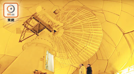 大帽山天氣雷達站外形猶如「巨波」，內部則有一個鑊形的雷達。（天文台提供）