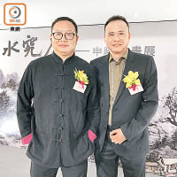 陳齊傑（右）落力將申曉國（左）嘅畫作推介畀香港收藏家。