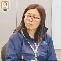 李女士指早在懷孕第二個月已輪候幼兒中心服務，但亦要大兒子出生一個月後才獲服務。