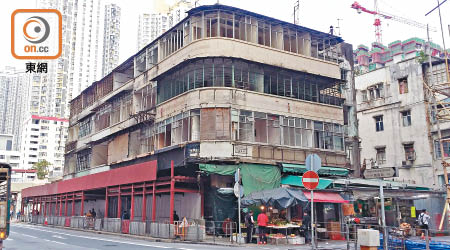 香港社聯在深水埗南昌街興建的組合屋，是民間牽頭推動的過渡性房屋項目。