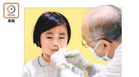 噴鼻式流感疫苗可免小朋友被針刺。（黃仲民攝）