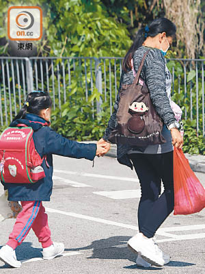 政府宣布幼稚園及幼兒中心停課，提早放新年假。