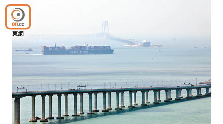港珠澳大橋香港接線工程爆出未有按時提交工程表格醜聞。