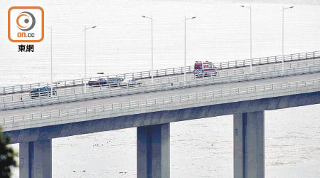 有議員質疑深圳灣公路大橋只用了不足十二年就出事，擔心大橋質量問題。