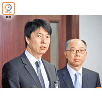 陳派明（左）否認隱瞞，稱因為要了解損壞情況及待外國專家來港。