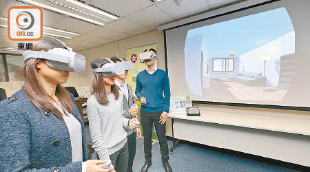 環保署以VR裝置為員工作噪音培訓，體驗減音設計如何噪音水平。（胡家豪攝）