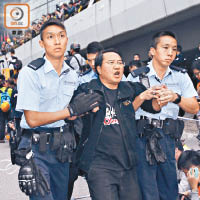 金鐘佔領區清場時，李永達拒絕離開而被警方抬離現場及拘捕。