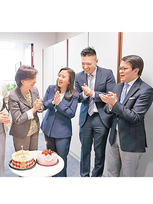 蔣麗芸（左起）生日，其黨友葛珮帆、鄭泳舜、陳克勤都為佢慶祝。（互聯網圖片）