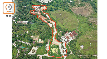 竹園村<br>蓮塘／香園圍口岸附近逾十萬平方呎農地（紅框示）遭違例填土及填塘。
