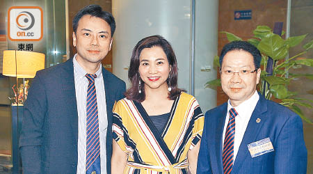 聯會第三副會長張皓翔（左）、其太太李施源（中）都相信品牌形象能促進企業嘅社會信譽，右為聯會義務秘書長彭祥喜。