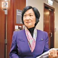 葉劉淑儀對示威者霸佔道路予以譴責。
