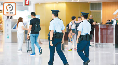 若在飛機上失竊，一般可待航機降落後，再交當地警察調查。