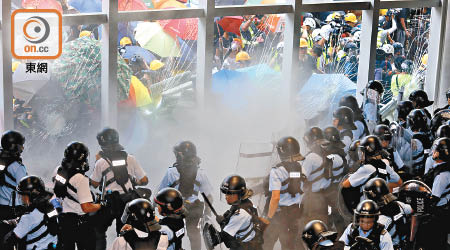 反修例政治風波爆發連串示威衝突，警方抗暴疲於奔命。