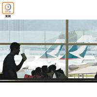 內地民航局前日向國泰航空發出重大航空安全風險警示。