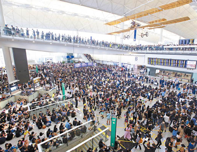 萬人癱瘓機場香港元氣大傷