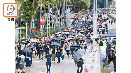 九龍城：昨日「光復紅土遊行」後，有示威者脫離遊行路線，殺落旺角。（陳德賢攝）