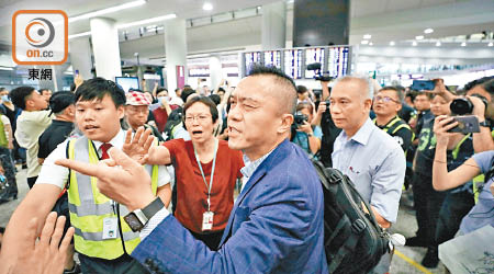 一名姓梁男子於本月九日在機場與集會人士發生衝突。