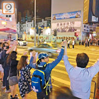 太子<br>人鏈由旺角站延伸至太子的旺角警署。（林嘉諾攝）