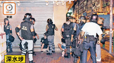 深水埗<br>多名示威者被警截查。