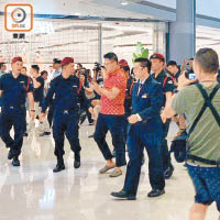 中環國際金融中心商場發生衝突，有保安到場維持秩序。