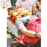 部分傷者送院時需佩戴頸箍及氧氣罩。