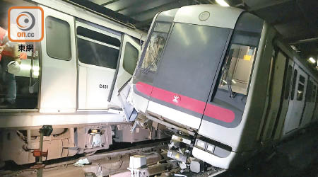 今年三月兩部空載列車在金鐘路軌交匯處相撞。